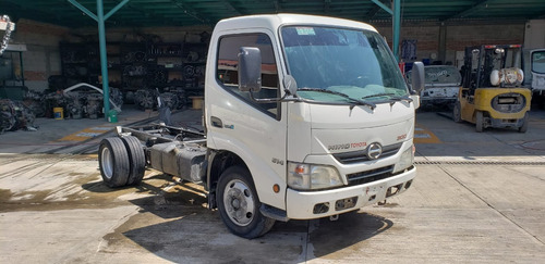 Imagen 2 de 12 de Hino 300 514 Modelo: 2015 (ojo Por Partes) No Venta Completo