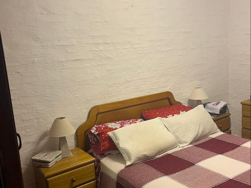 Apartamento De 4 Dormitorios Ubicado En Cobena.