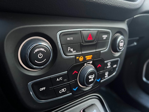 Imagen 8 de 25 de Jeep Compass Sport 2018 / 41000km Unico Dueño