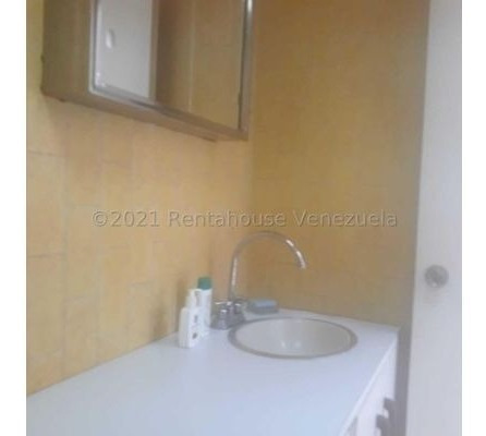 Imagen 2 de 12 de Oficina En Alquiler Campo Alegre 22-3706 Renta House Los Samanes