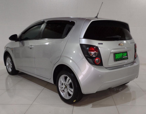 Imagem 4 de 12 de Chevrolet Sonic Hb Lt 1.6 16v 2014 Completo