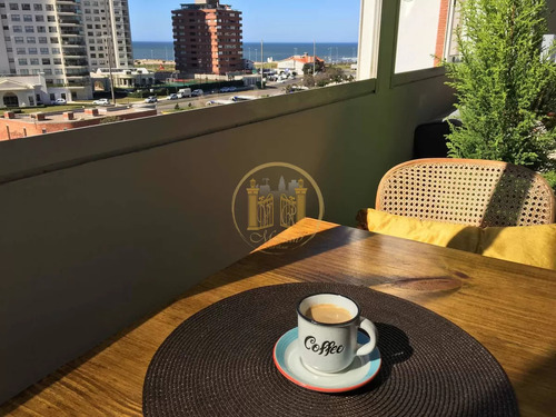 Vendo Apartamento, 1 Dormitorio Y Medio, Frente A La Mansa, Punta Del Este, Maldonado