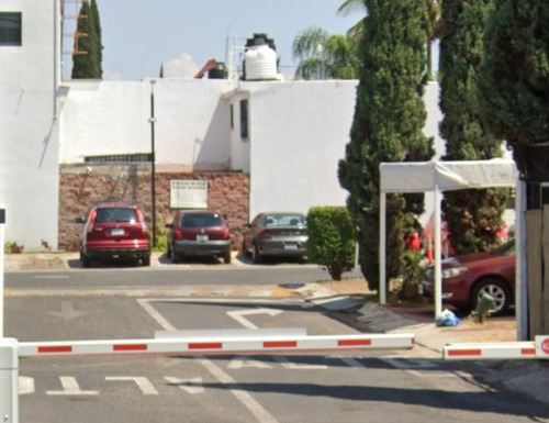 Sk01- Casa En Remate Bancario En C. Prol. Gonzalez Gallo, San Sebastianito, San Pedro Tlaquepaque, Jal. (65% Debajo De Su Valor Comercial)