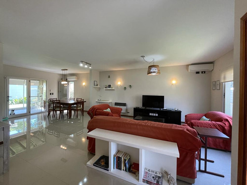 Casa A La Venta - Hurlingham- Complejo Las Fincas