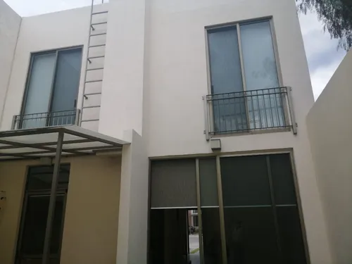 En Venta Casa En Puerta De Piedra, Equipada, Jardín, 3 Recamaras, Alberca