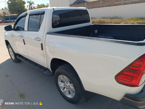 Toyota Hilux sr 2.7 Cabina Doble Sr Mt