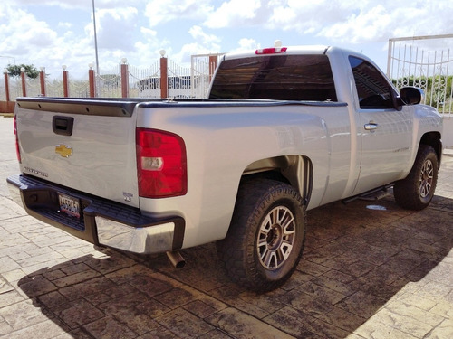 Imagen 7 de 16 de Chevrolet Silverado Ls 4x2 - Automatica