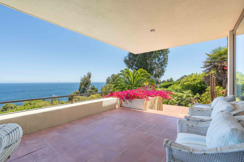 Casa Con Excelente Ubicación En Zapallar