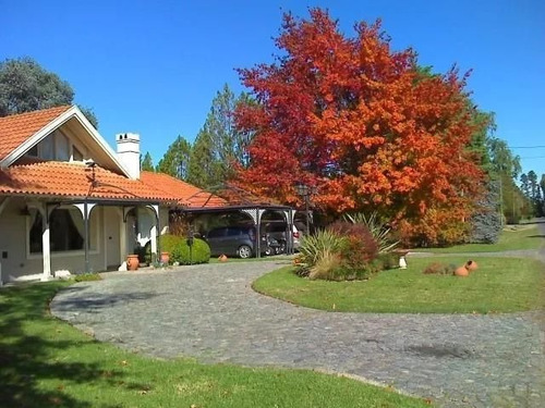 Casa 6 Ambientes Con Cocheras