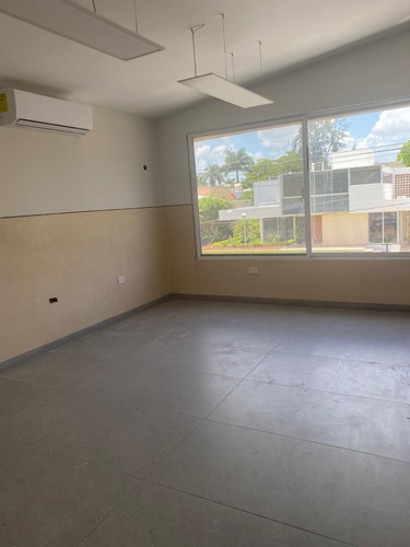 | Excelente Oficina Equipada, En Venta. |