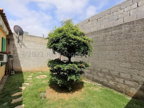 Imagen 30 de 30 de Casas En Venta El Amanecer Cabudare Lara. 3 Habitaciones 2 Baños 2 P/e Cod # 22 - 7781 Katty Vasquez Rentahouse 412 - 1498654 Contactame! Excelente Precio De Oportunidad E Inversion. Negociable !!!