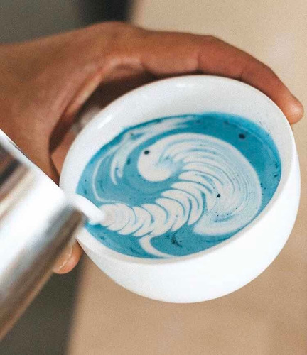 Latte Con Espirulina Azul