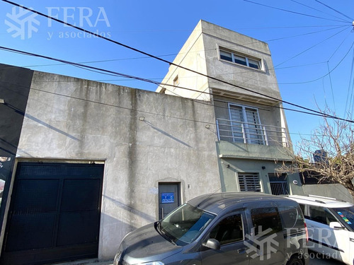 Imagen 3 de 23 de Venta De Galpón, 3 Departamentos, Local Y Espacio Guardacoches En Quilmes Oeste