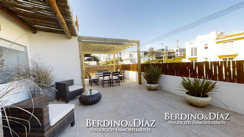 Moderna Residencia En La Posta Del Cangrejo- Ref: 640