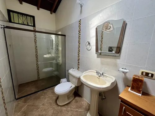 Finca Exclusiva En San Jerónimo Con Piscina Y Amplios Espacios