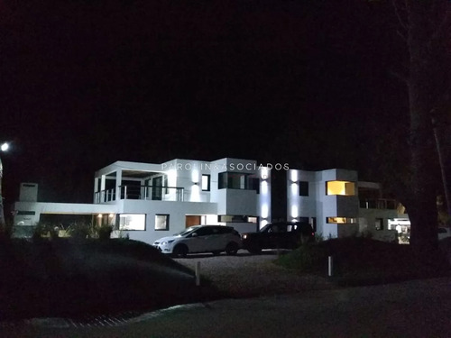 Casa En Venta De 3 Dormitorios En Complejo Solanas Barrio Cerrado, Punta Del Este.