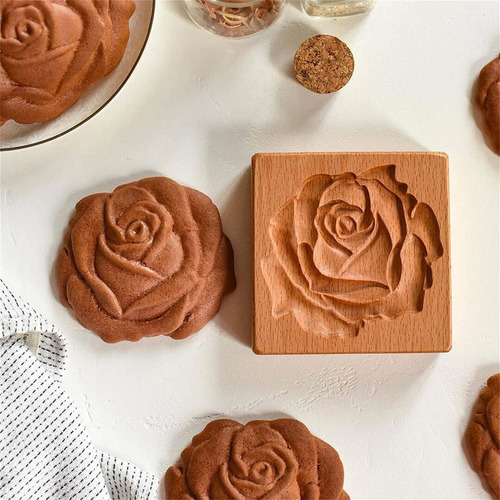 A Molde For Hornear Galletas De Madera Tallada En Color Rosa