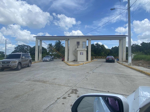 Terrenos En Zona Residencial Habitados De 198 Mts2 Con