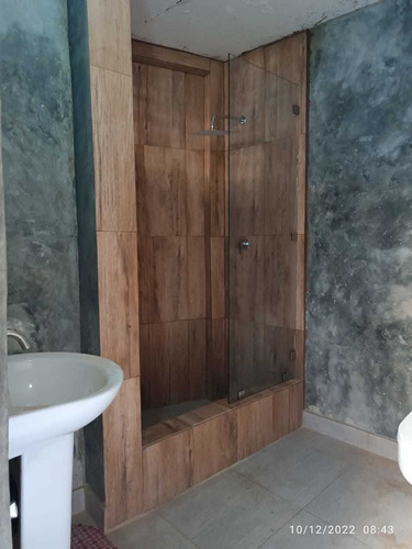 Imagen 5 de 7 de Puertas Para Ducha En Vidrio Transparente Y Esmerilado.