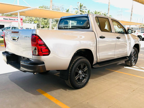 Toyota Hilux 2.7 Cabina Doble Sr Mt