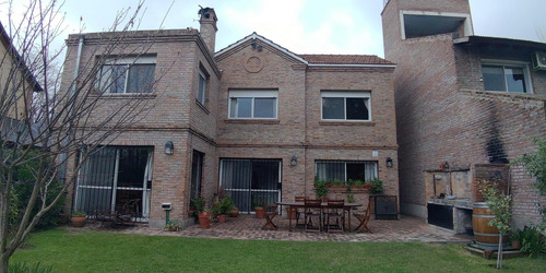 Venta Rosario Fisherton Importante Propiedad Sobre Bv. Argentino. Jardin Y Piscina.