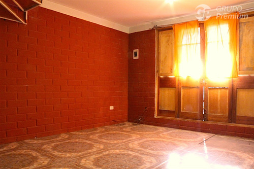 Casa Con Excelente Ubicación En Buin. 3d 1b