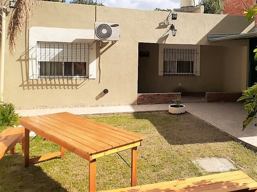 Casa En Venta En Ricardo Rojas En Muy Buen Estado.