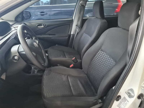 Imagem 8 de 11 de Toyota Etios Sd Xs 1.5 Mt 2014