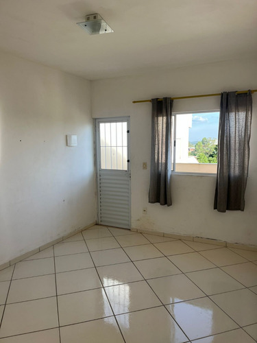 Aluga Casa Em Vilagio Com 4 Cômodos E Garagem Em Botujuru - Mogi Das Cruzes
