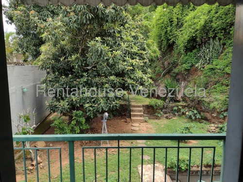 Bella Casa De 2 Pisos ,bien Distribuida En Venta Ubicada En Las Acacias 25-16813