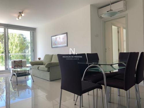 Moderno Apartamento De Dos Dormitorios En Venta - Punta Del Este-ref:4084