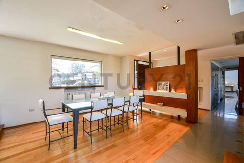 Alquiler De Casa En Los Ceibos De 4 Dormitorios, City Bell, La Plata