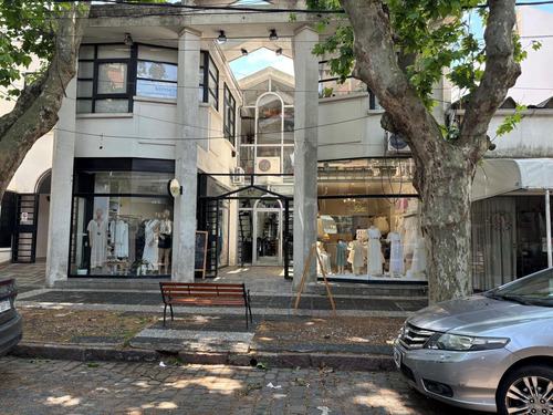 Terreno En Excelente Zona Apto Uso Comercial.