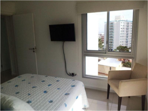 Apartamento En Alquiler Por Temporada De 2 Dormitorios En Playa Brava