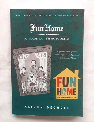 Fun Home A Family Tragicomic Alison Bechdel Libro Original 