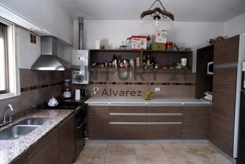 Imagen 2 de 23 de Departamento En Venta 3 Amb Con Cochera Lanus