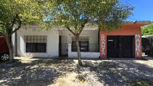 Casa Multifamiliar /lote 345mts2/ph 3 Y 2 Amb, Catan .-