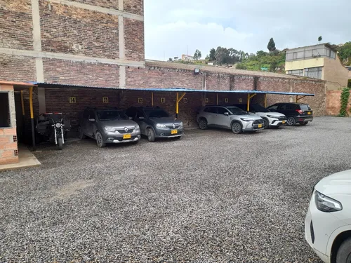 Amplio Lote 580m2. A Dos Cuadras Del Parque De La Villa Y Cerca A La Zona Bancaria Davivienda, Av Villas, Banco Caja Social, Actualmente Funciona Como Parqueadero.