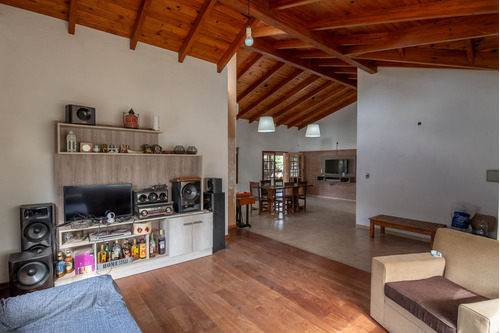 Increíble Casa 3 Dormitorios Junto Con Un Depto