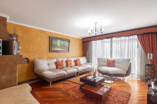 Casa En Venta En Bogotá Niza 8. Cod 14654