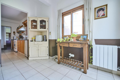 Venta - Casa 7 Amb. En Camino Real Con Jardín, Pileta Y Quincho Cerrado