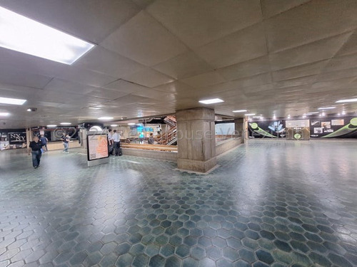 Oficina En Venta Chacao Frente Sambil 24-26660 Yg