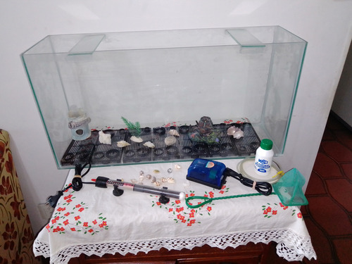 Acuario De 70x35x20 Aprox. Con Accesorios Incluidos Cristal (Usado)