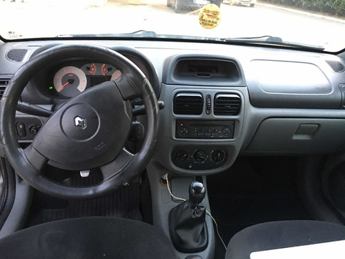 Imagem 4 de 8 de Renault Clio Sedan 2007 1.0 16v Privilège Hi-flex 4p