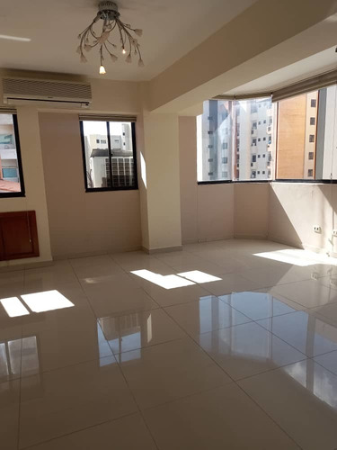 Imagen 2 de 13 de Penthouse En La Trigaleña Alta - 272 M - Para Remodelar