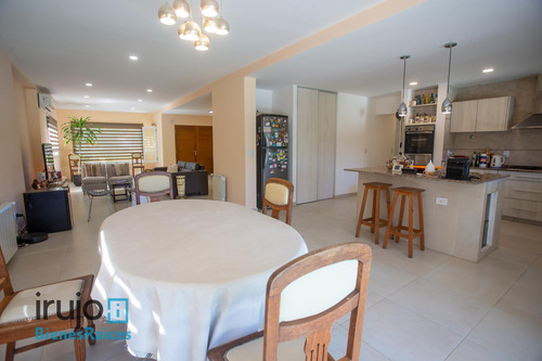 Casa 5 Amb En Venta En Barrio La Horqueta De Echeverria