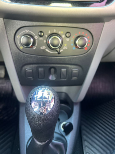 Renault Logan 1.6 Expression Hi-power 4p
