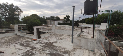 Venta Casa Antigua 2 Dormitorios En Buenas Condiciones - Rosario Barrio Sarmiento Zona Norte