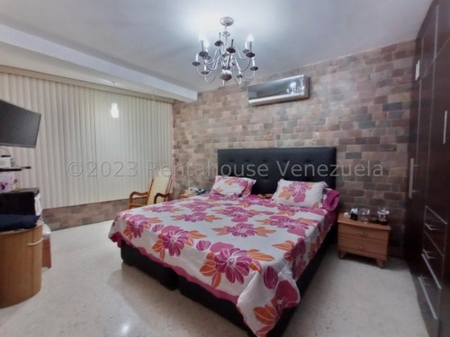 Townhouse En Venta El Limon 23-21467 Jcm