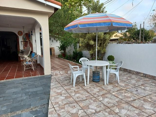 Imagem 8 de 30 de Casa Com Amplo Quintal E Piscina - Ca3651